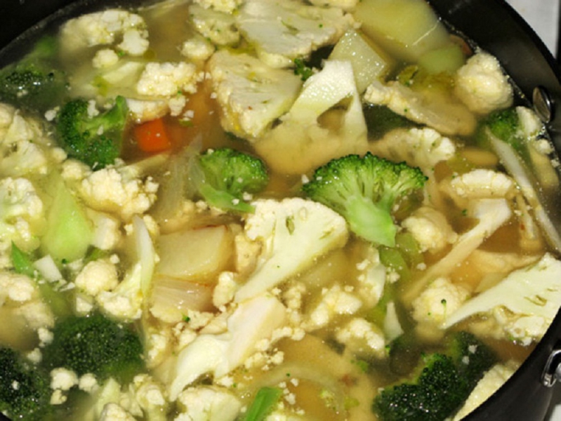 Рецепт супа из цветной капусты постный. Суп овощной с брокколи и цветной. Овощной суп с брокколи и цветной капустой. Суп с брокколи и цветной капустой. Суп-пюре овощной брокколи цветная капуста.