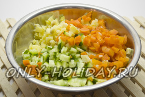 Подготовить овощи для салата "Рождественский венок"