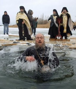 купание в крещенской проруби