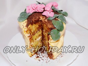 Бисквитный торт с мастикой