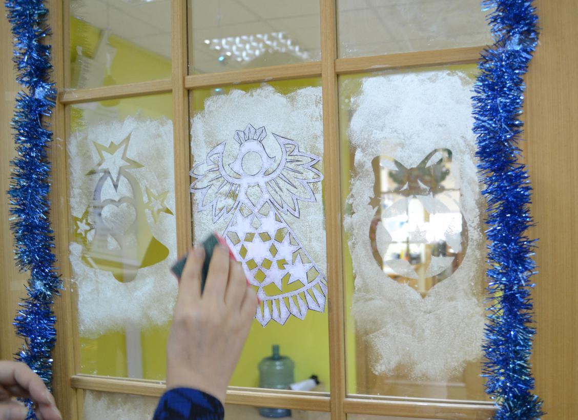 Новогодние украшения на стекла на детский сад